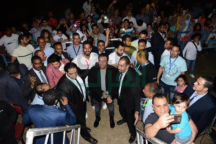 بالصور.. محمد فؤاد يشعل ختام "الربيع" بحفل جماهيري ضخم في بتروسبورت بالصور.. محمد فؤاد يشعل ختام "الربيع" بحفل جماهيري ضخم في بتروسبورت