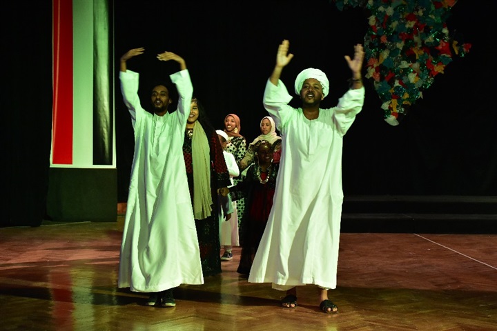 بالصور.. عروض أزياء وتكريمات ومعارض بختام اليوم الأول لمؤتمر "الفن الافريقي أيقونة الابداع الإنساني" بالصور.. عروض أزياء وتكريمات ومعارض بختام اليوم الأول لمؤتمر "الفن الافريقي أيقونة الابداع الإنساني"