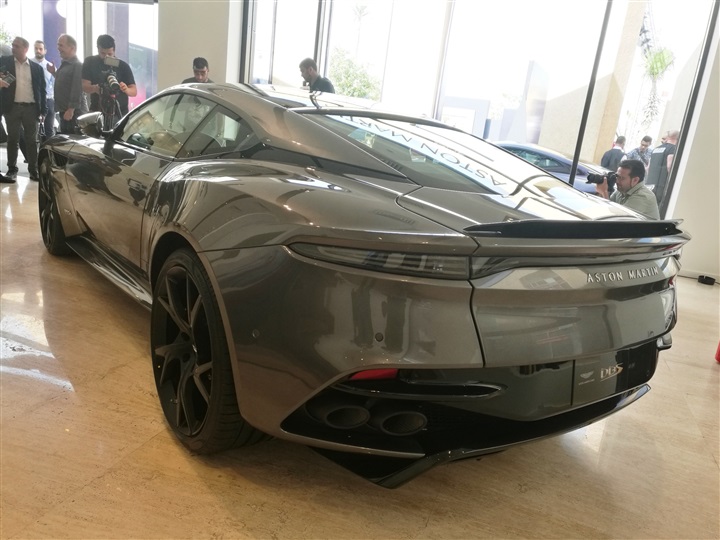 عز العرب تطلق آستون مارتن (DBS Superleggera) بالسوق المصرية