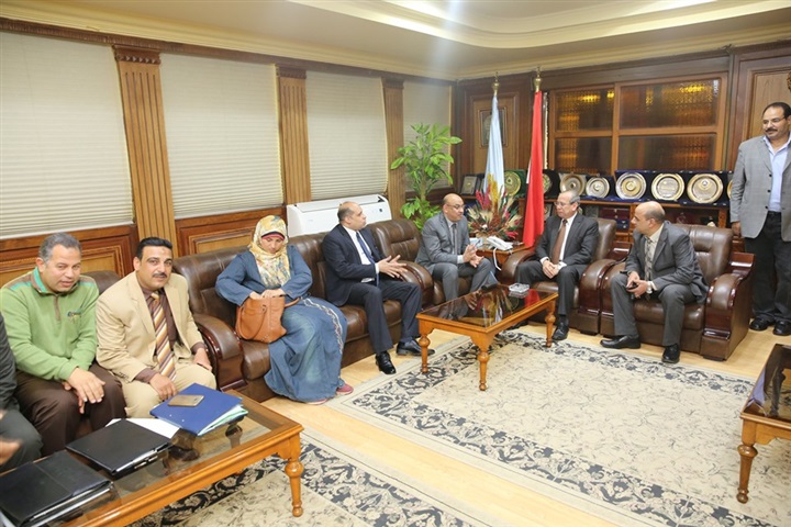 بالصور.. محافظ كفر الشيخ وهيئة الأوقاف يبحثان سبل تفعيل بروتوكول التعاون المشترك لاستغلال 55 ألف فدان بالمحافظة