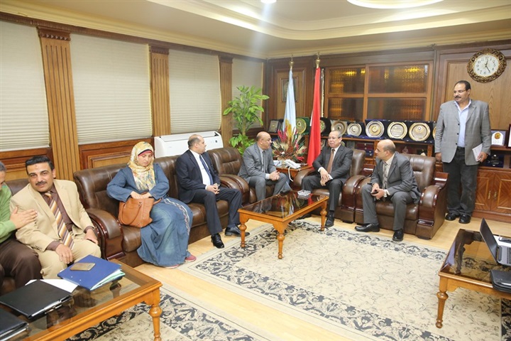 بالصور.. محافظ كفر الشيخ وهيئة الأوقاف يبحثان سبل تفعيل بروتوكول التعاون المشترك لاستغلال 55 ألف فدان بالمحافظة