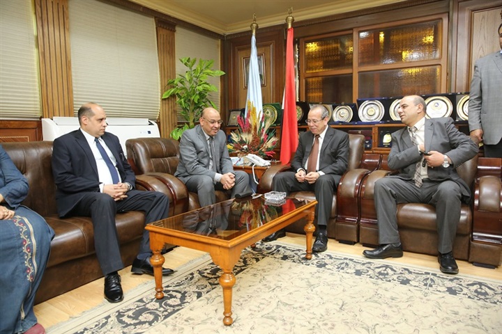 بالصور.. محافظ كفر الشيخ وهيئة الأوقاف يبحثان سبل تفعيل بروتوكول التعاون المشترك لاستغلال 55 ألف فدان بالمحافظة