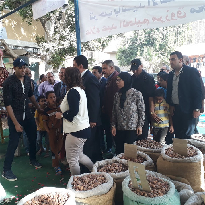 نائب وزير الزراعة تفتتح معرض "أهلا رمضان" بالقناطر الخيرية 