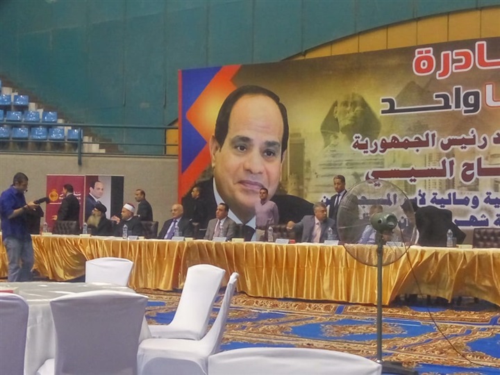 "الداخلية" تقدم مساعدات مالية وعينة لأسر السجناء والمفرج عنهم