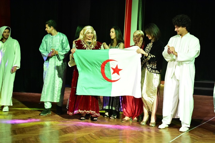 بالصور.. عروض أزياء وتكريمات ومعارض بختام اليوم الأول لمؤتمر "الفن الافريقي أيقونة الابداع الإنساني" بالصور.. عروض أزياء وتكريمات ومعارض بختام اليوم الأول لمؤتمر "الفن الافريقي أيقونة الابداع الإنساني"