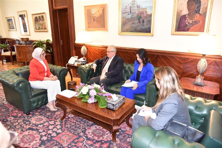 وزيرة الصحة تستقبل السفير الإيطالي لتعزيز سبل التعاون بين البلدين في المجال الصحي وزيرة الصحة تستقبل السفير الإيطالي لتعزيز سبل التعاون بين البلدين في المجال الصحي