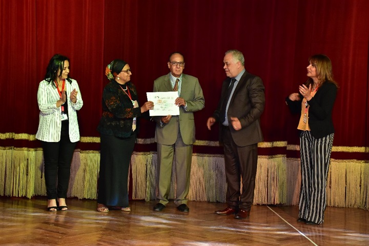 بالصور.. عروض أزياء وتكريمات ومعارض بختام اليوم الأول لمؤتمر "الفن الافريقي أيقونة الابداع الإنساني" بالصور.. عروض أزياء وتكريمات ومعارض بختام اليوم الأول لمؤتمر "الفن الافريقي أيقونة الابداع الإنساني"