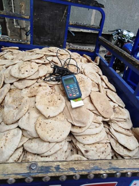 ضبط 3 تروسيكلات بالأربعين بأسيوط محملة بكميات من الخبز المدعم وبحوزتهم ماكينات صرف خبز