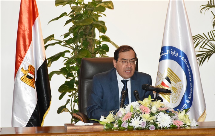 الملا يجتمع بشباب برنامج بناء القدرات للعاملين في قطاع البترول الملا يجتمع بشباب برنامج بناء القدرات للعاملين في قطاع البترول