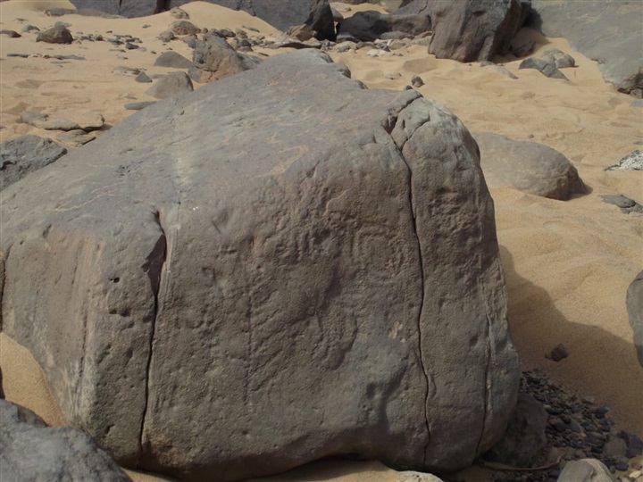 العثور على أوائل النقوش الملكية فى الصحراء الشرقية شمال شرق أسوان