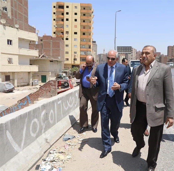 محافظ الجيزة: حجز إدارى لأى منشأه تقوم بوضع الملصقات والإعلانات على الأسوار والحوائط بالطرق 