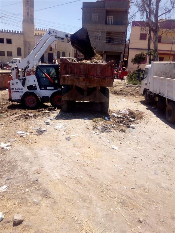 بالصور.. رفع 70 طن قمامة في حملة نظافة موسعة بالحامول 