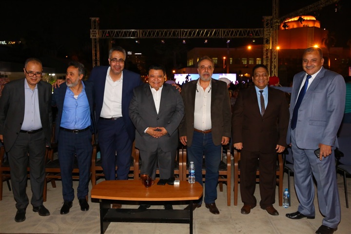 الليلة الكبيرة تحشد المواطنيين وورش الأطفال تخطف الأضواء والتهامي ينشد في حب الرسول الليلة الكبيرة تحشد المواطنيين وورش الأطفال تخطف الأضواء والتهامي ينشد في حب الرسول