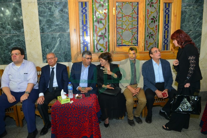 بالصور.. أشرف زكى ويسرا اللوزي ونجوم الفن في عزاء محسنة توفيق بالصور.. أشرف زكى ويسرا اللوزي ونجوم الفن في عزاء محسنة توفيق