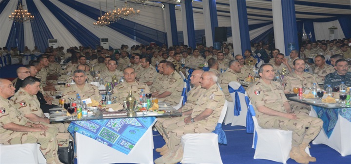 وزير الدفاع يلتقي مقاتلى الجيش الثالث الميداني وقوات شرق القناة لمكافحة الإرهاب وزير الدفاع يلتقي مقاتلى الجيش الثالث الميداني وقوات شرق القناة لمكافحة الإرهاب