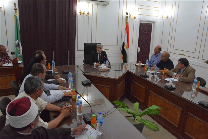 محافظ المنيا يتابع حجم الإنجاز في الخطة الاستثمارية 