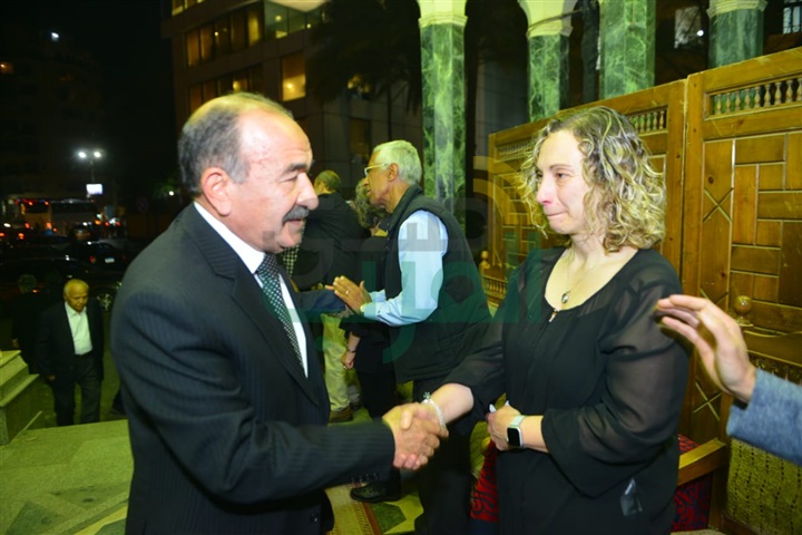 بالصور.. أشرف زكى ويسرا اللوزي ونجوم الفن في عزاء محسنة توفيق بالصور.. أشرف زكى ويسرا اللوزي ونجوم الفن في عزاء محسنة توفيق
