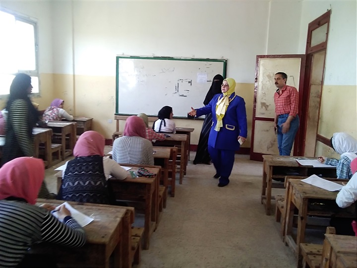 بالصور.. وكيل تعليم كفر الشيخ تتفقد لجان الإعدادية وتستبعد 4 ملاحظين بالحامول بالصور.. وكيل تعليم كفر الشيخ تتفقد لجان الإعدادية وتستبعد 4 ملاحظين بالحامول