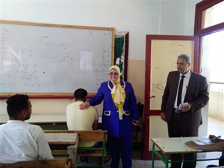 بالصور.. وكيل تعليم كفر الشيخ تتفقد لجان الإعدادية وتستبعد 4 ملاحظين بالحامول بالصور.. وكيل تعليم كفر الشيخ تتفقد لجان الإعدادية وتستبعد 4 ملاحظين بالحامول