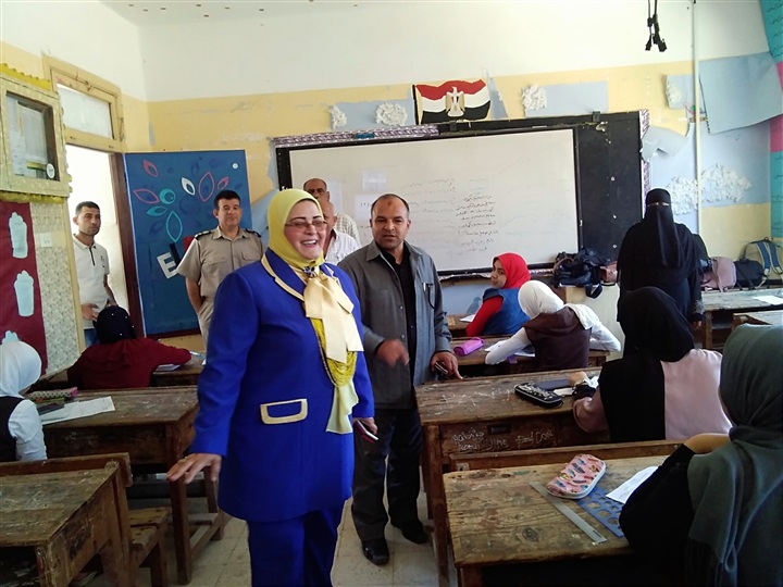 بالصور.. وكيل تعليم كفر الشيخ تتفقد لجان الإعدادية وتستبعد 4 ملاحظين بالحامول بالصور.. وكيل تعليم كفر الشيخ تتفقد لجان الإعدادية وتستبعد 4 ملاحظين بالحامول