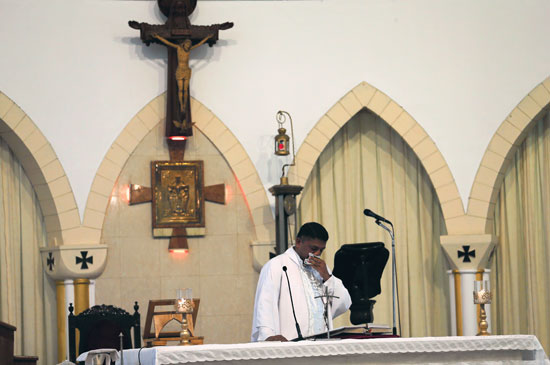 بالصور.. انطلاق أول صلاة بكنيسة فى سريلانكا بعد هجمات عيد الفصح
