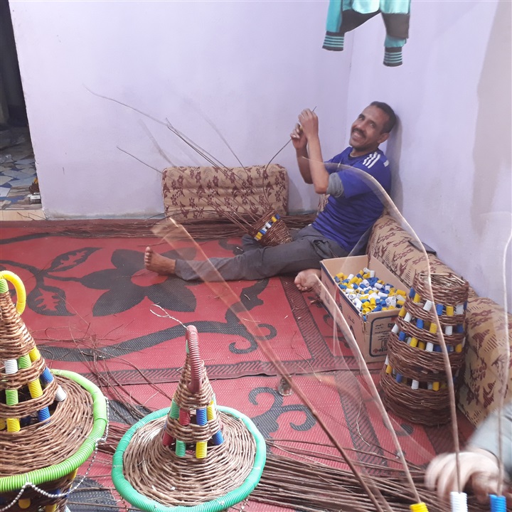 "صدى العرب" يلتقى بأول صانع فوانيس رمضان من أعواد تمر حنة بطوخ
