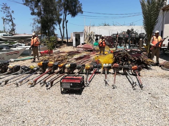 بالصور.. حملة لإزالة التعديات ومواجهة الصيد الجائر ببحيرة البرلس