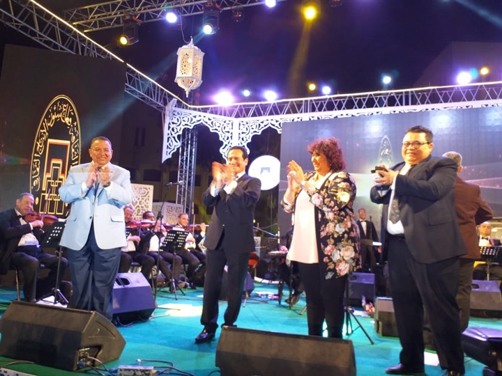 بالصور.. وزير الثقافة ورئيس الإنتاج الثقافى يكرمان الأبنودى وعلى إسماعيل و17 بطلا من القوات المسلحة بالصور.. وزير الثقافة ورئيس الإنتاج الثقافى يكرمان الأبنودى وعلى إسماعيل و17 بطلا من القوات المسلحة