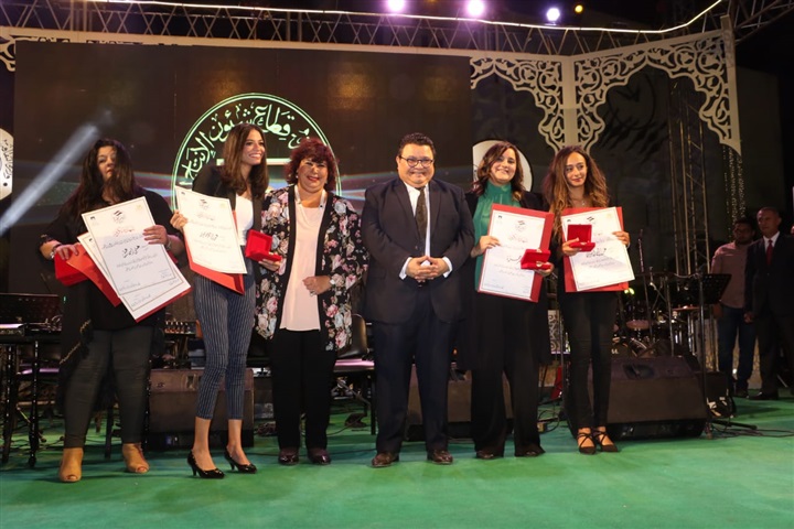 بالصور.. وزير الثقافة ورئيس الإنتاج الثقافى يكرمان الأبنودى وعلى إسماعيل و17 بطلا من القوات المسلحة بالصور.. وزير الثقافة ورئيس الإنتاج الثقافى يكرمان الأبنودى وعلى إسماعيل و17 بطلا من القوات المسلحة
