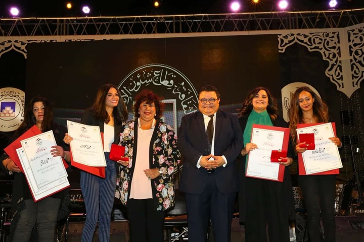 بالصور.. وزير الثقافة ورئيس الإنتاج الثقافى يكرمان الأبنودى وعلى إسماعيل و17 بطلا من القوات المسلحة بالصور.. وزير الثقافة ورئيس الإنتاج الثقافى يكرمان الأبنودى وعلى إسماعيل و17 بطلا من القوات المسلحة