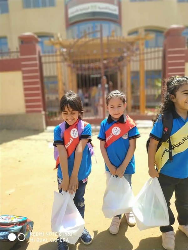 بالصور.. طلاب المدرسة المصرية اليابانية بالسويس ينظمون مبادرة "إفطار صائم"