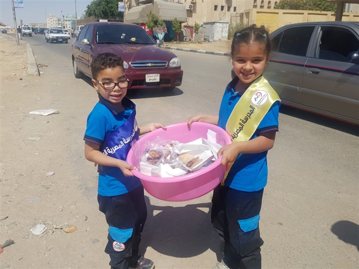 بالصور.. طلاب المدرسة المصرية اليابانية بالسويس ينظمون مبادرة "إفطار صائم"