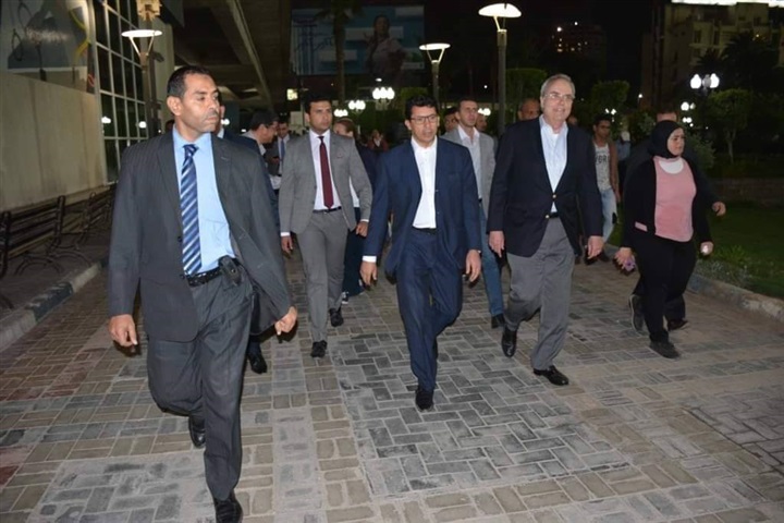 وزير الشباب يصطحب القائم بأعمال السفارة الامريكية في جولة بمركز شباب الجزيرة