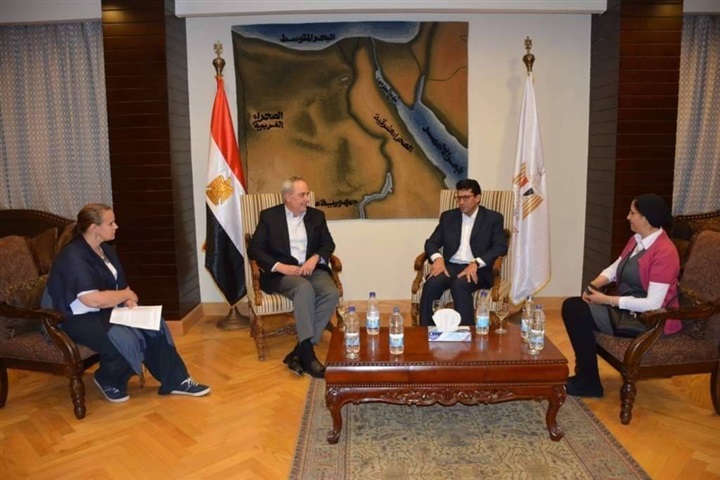 وزير الشباب يصطحب القائم بأعمال السفارة الامريكية في جولة بمركز شباب الجزيرة