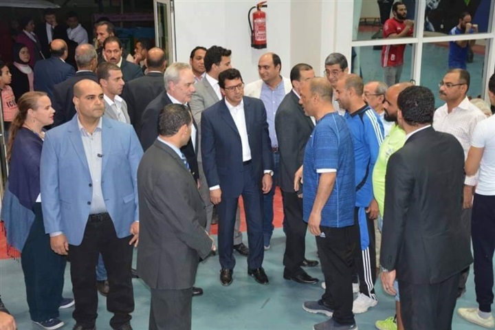 وزير الشباب يصطحب القائم بأعمال السفارة الامريكية في جولة بمركز شباب الجزيرة