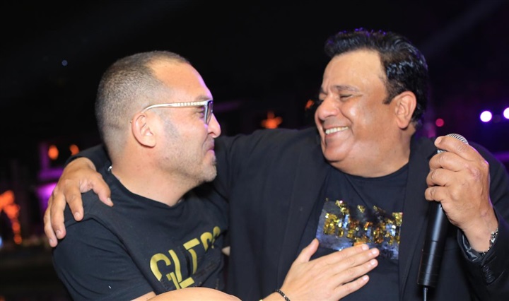 بالصور.. محمد فؤاد يشعل خيمة "ليالي الميرلاند" بحضور كامل العدد بالصور.. محمد فؤاد يشعل خيمة "ليالي الميرلاند" بحضور كامل العدد