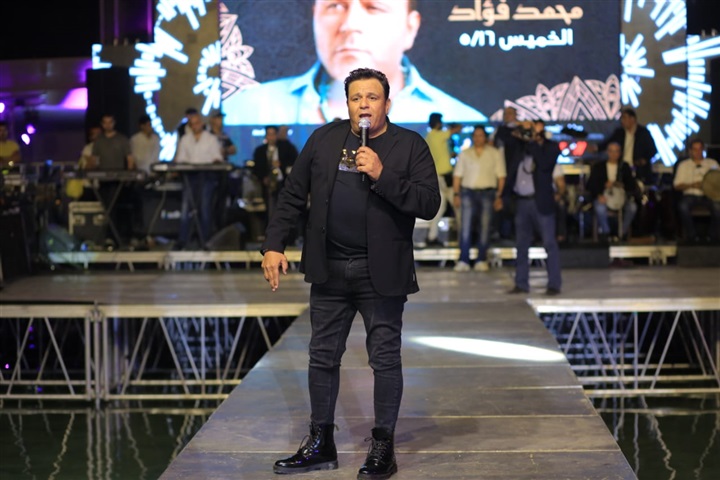 بالصور.. محمد فؤاد يشعل خيمة "ليالي الميرلاند" بحضور كامل العدد 
