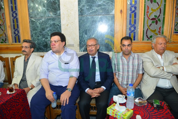 بالصور.. أشرف زكى ويسرا اللوزي ونجوم الفن في عزاء محسنة توفيق بالصور.. أشرف زكى ويسرا اللوزي ونجوم الفن في عزاء محسنة توفيق
