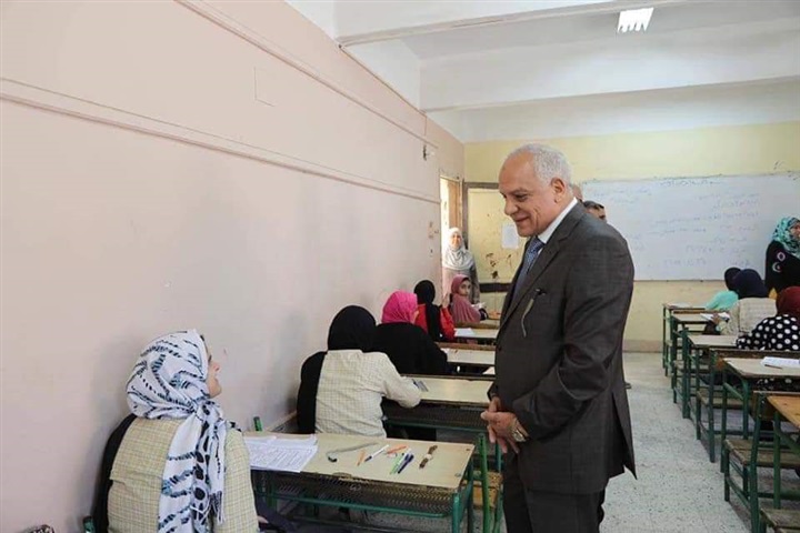 "محافظ الجيزة" يتفقد لجان امتحانات الإعدادية ببولاق والدقى 