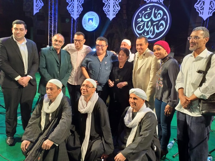 "شمس الهداية" تبهر جمهور مسرح الساحة ضمن برنامج "هل هلالك" "شمس الهداية" تبهر جمهور مسرح الساحة ضمن برنامج "هل هلالك"