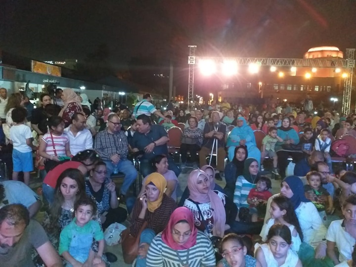 "شمس الهداية" تبهر جمهور مسرح الساحة ضمن برنامج "هل هلالك" "شمس الهداية" تبهر جمهور مسرح الساحة ضمن برنامج "هل هلالك"