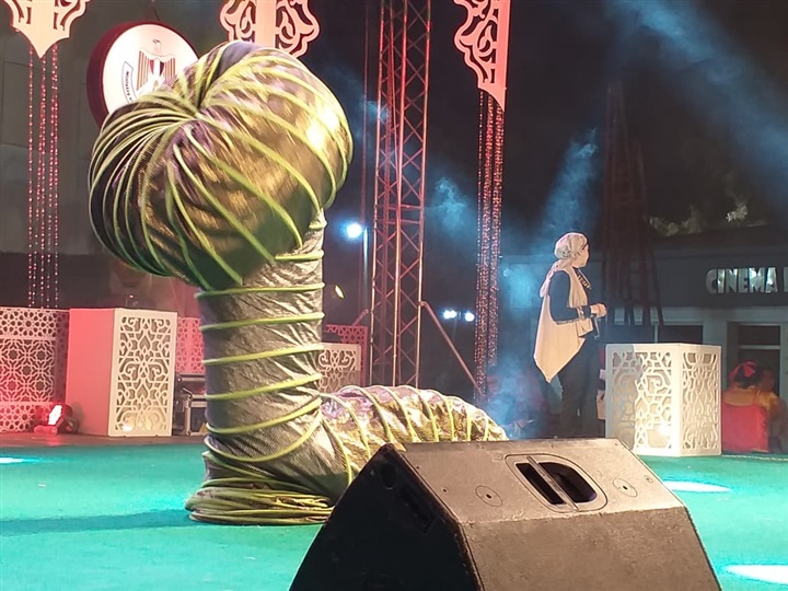 "شمس الهداية" تبهر جمهور مسرح الساحة ضمن برنامج "هل هلالك"