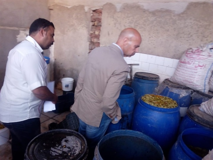 ضبط مصنع مخللات به خطر داهم علي الصحة العامة بالشرقية 