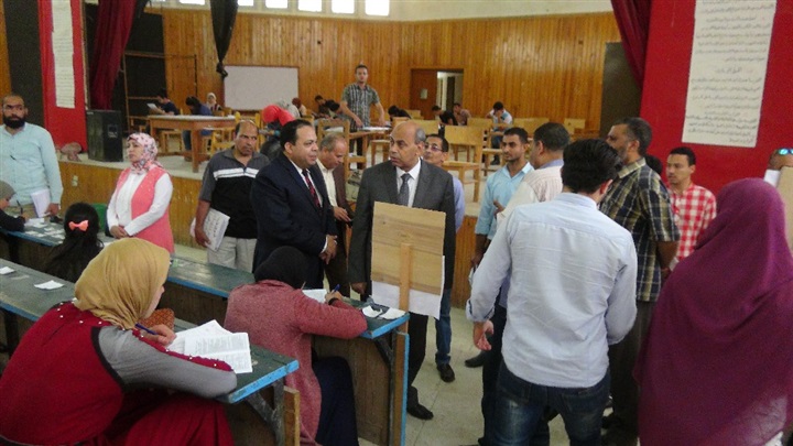 جولات تفقدية لرئيس جامعة المنيا بلجان امتحانات "التربية" و"النوعية" و"التمريض"