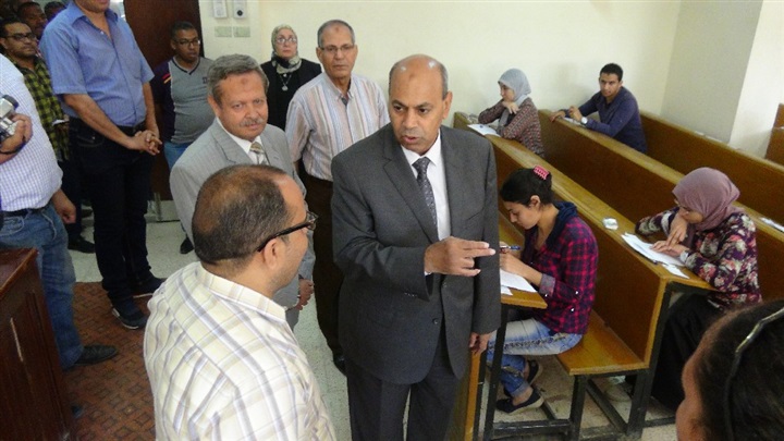 جولات تفقدية لرئيس جامعة المنيا بلجان امتحانات "التربية" و"النوعية" و"التمريض"