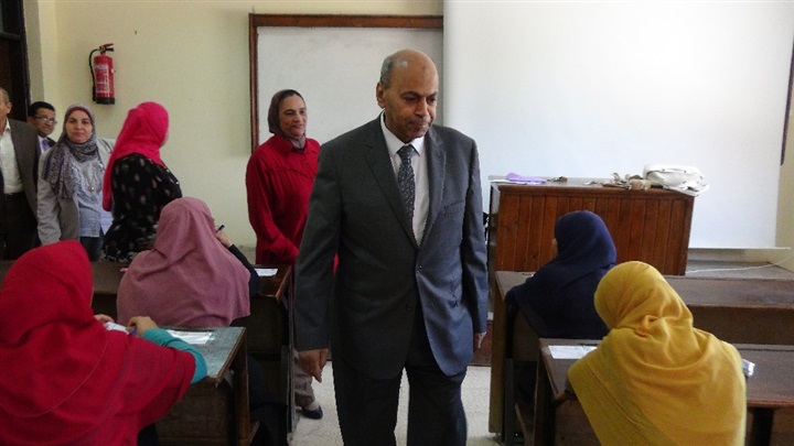جولات تفقدية لرئيس جامعة المنيا بلجان امتحانات "التربية" و"النوعية" و"التمريض"