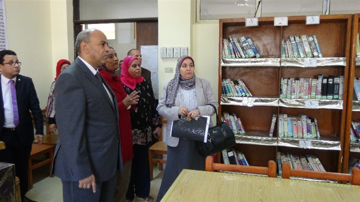 جولات تفقدية لرئيس جامعة المنيا بلجان امتحانات "التربية" و"النوعية" و"التمريض"