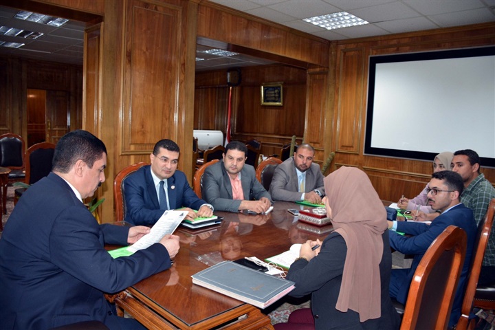 محافظ القليوبية يعقد اجتماعا بمسئول وحدة الابتكار وريادة الأعمال بالمحافظة