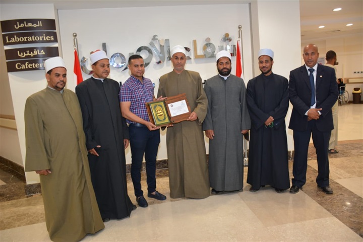 قيادات مديرية أوقاف الأقصر ينظمون زيارة لدعم مرضي السرطان بمستشفي شفاء الأورمان