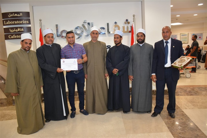 قيادات مديرية أوقاف الأقصر ينظمون زيارة لدعم مرضي السرطان بمستشفي شفاء الأورمان